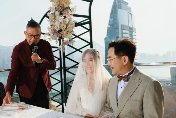 東張女神晒婚禮相突發宣布結婚 IG報喜閃嫁四眼型男：「屬於我們的家」