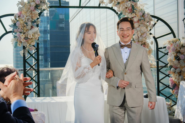 東張女神晒婚禮相突發宣布結婚 IG報喜閃嫁四眼型男：「屬於我們的家」