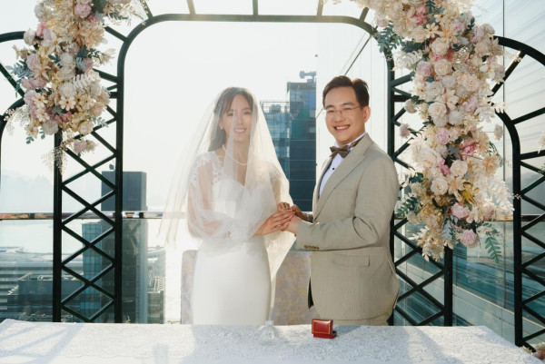 東張女神晒婚禮相突發宣布結婚 IG報喜閃嫁四眼型男：「屬於我們的家」