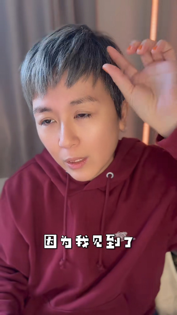 44歲唐寧近照曝光驚見全頭白髮！童顏破功顯老20年震驚網民：冇所謂！