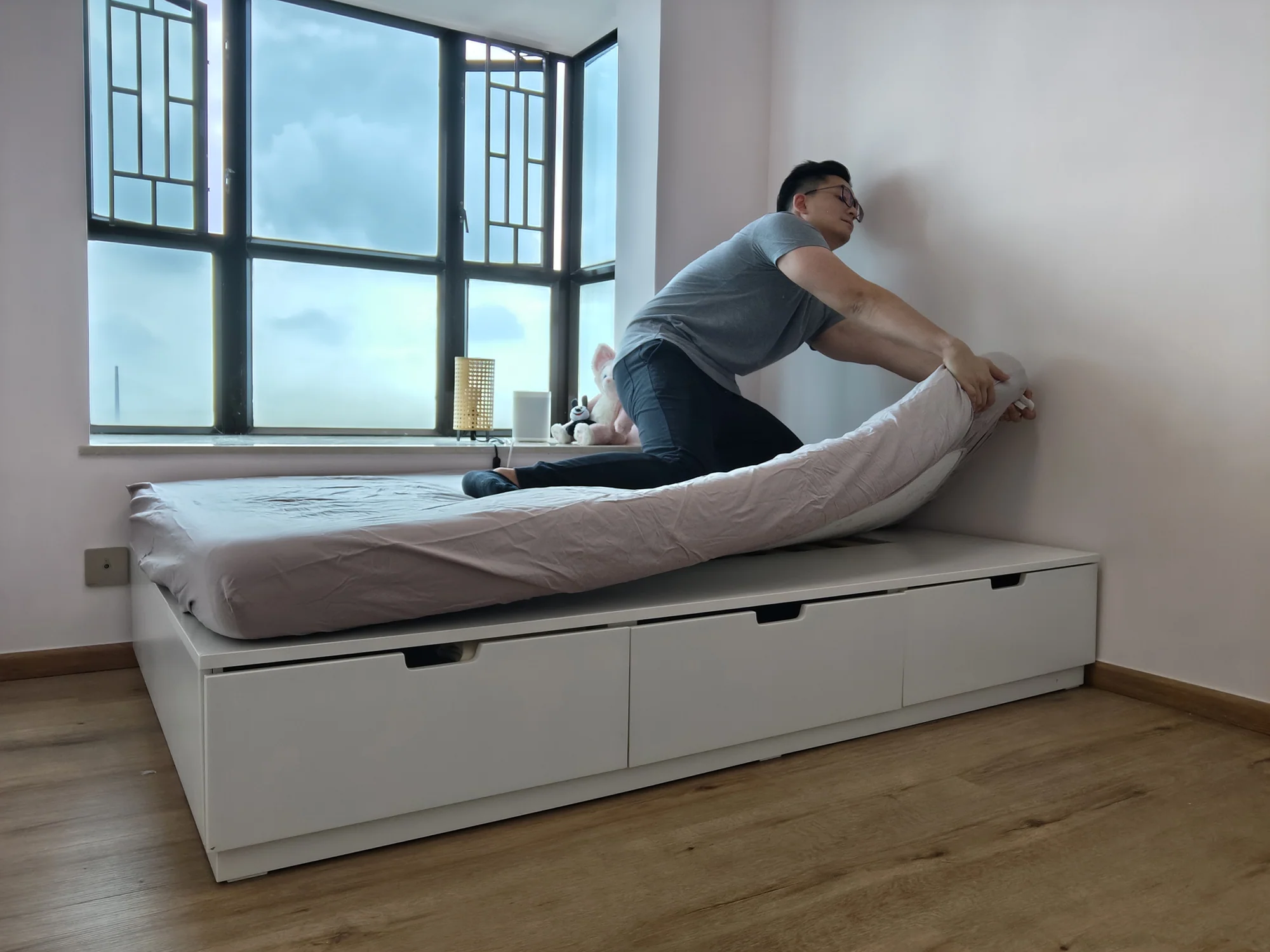 換床單免抬床褥？港人瘋傳神級「拉鍊床單」秒換洗 網民激推：救返條腰！