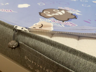 換床單免抬床褥？港人瘋傳神級「拉鍊床單」秒換洗 網民激推：救返條腰！