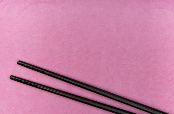 比發霉木筷更危險？合金筷子刮花隨時食「玻璃纖維」落肚 恐增罹癌風險