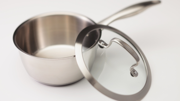 不銹鋼煲發黃燒焦唔使掉!網民實測廚房「平價4寶」浸完秒變新煲極解壓