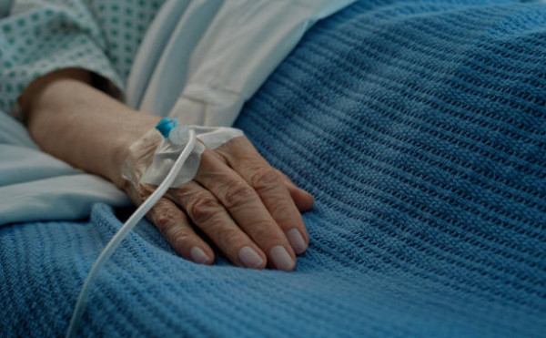 長輩慳錢食隔夜食物出事！醫生揭1物放室溫極高危 日本實測開封飲品細菌量暴增