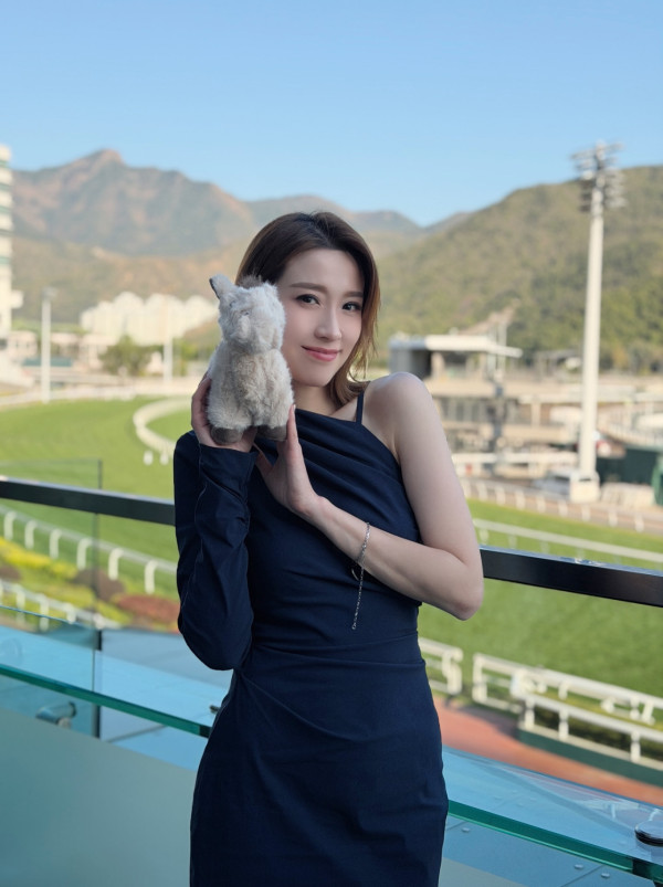 姚子羚夜蒲秘會富商斷正親暱行為曝光 傳新戀情男方背景猛料！星二代姊弟戀疑玩完？