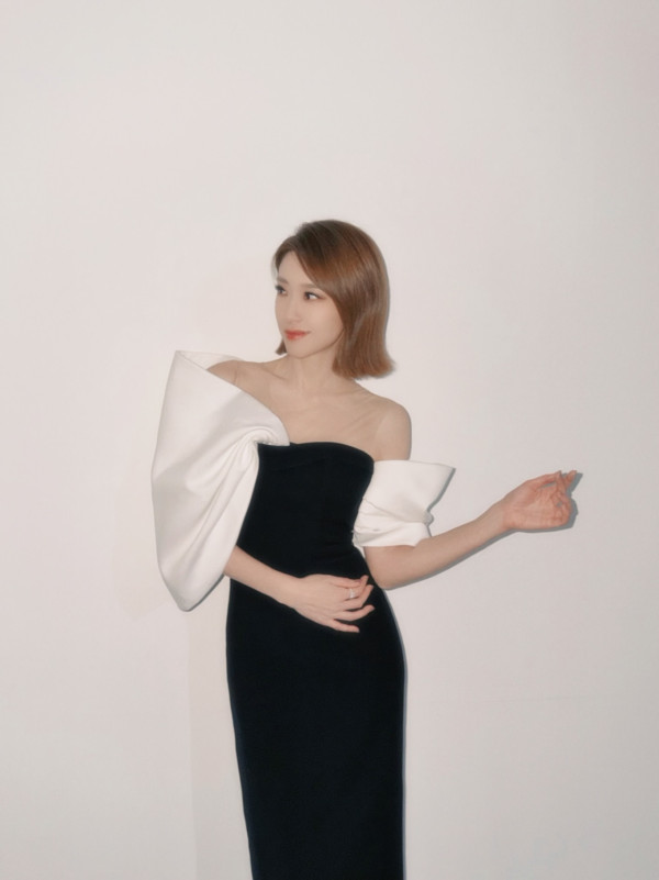 姚子羚夜蒲秘會富商斷正親暱行為曝光 傳新戀情男方背景猛料！星二代姊弟戀疑玩完？