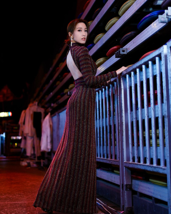 姚子羚夜蒲秘會富商斷正親暱行為曝光 傳新戀情男方背景猛料！星二代姊弟戀疑玩完？