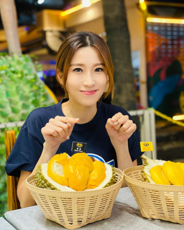 姚子羚夜蒲秘會富商斷正親暱行為曝光 傳新戀情男方背景猛料！星二代姊弟戀疑玩完？