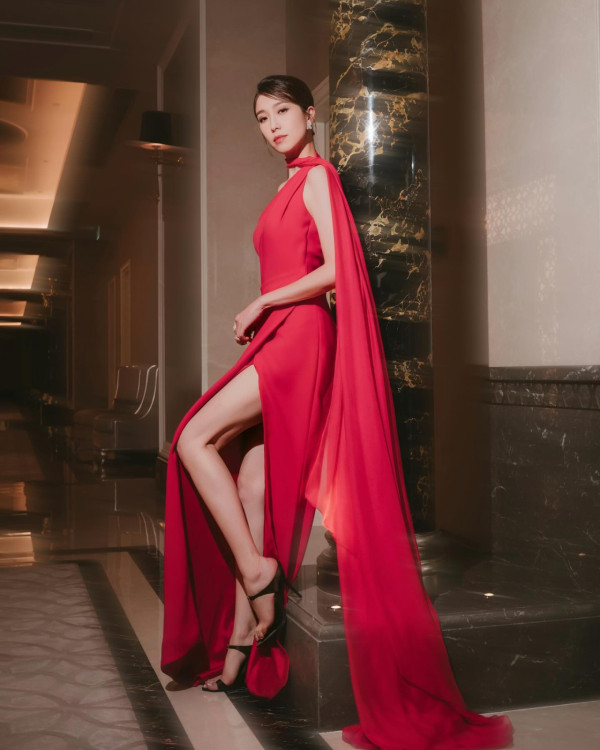 姚子羚夜蒲秘會富商斷正親暱行為曝光 傳新戀情男方背景猛料！星二代姊弟戀疑玩完？