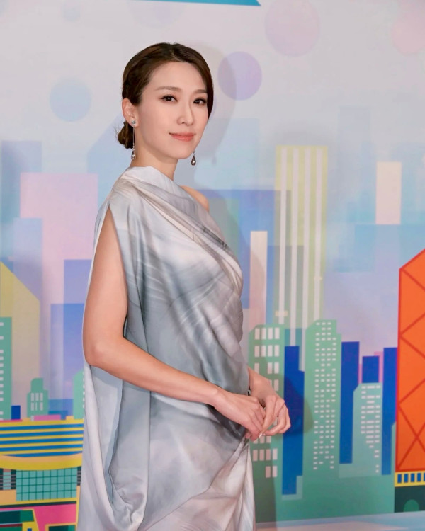 姚子羚夜蒲秘會富商斷正親暱行為曝光 傳新戀情男方背景猛料！星二代姊弟戀疑玩完？