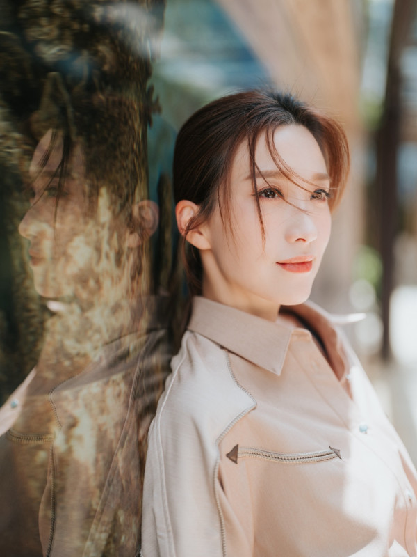 姚子羚夜蒲秘會富商斷正親暱行為曝光 傳新戀情男方背景猛料！星二代姊弟戀疑玩完？