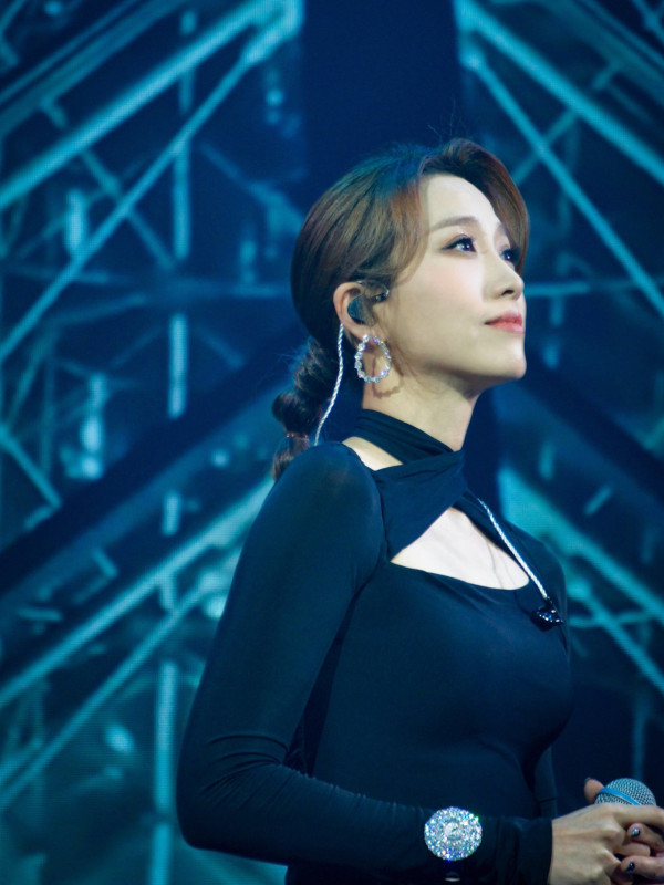 姚子羚夜蒲秘會富商斷正親暱行為曝光 傳新戀情男方背景猛料！星二代姊弟戀疑玩完？