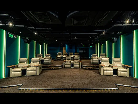 太古城$170躺平戲院包爆谷！網民揭隱藏VIP院：爽過頭等vs似揼骨房