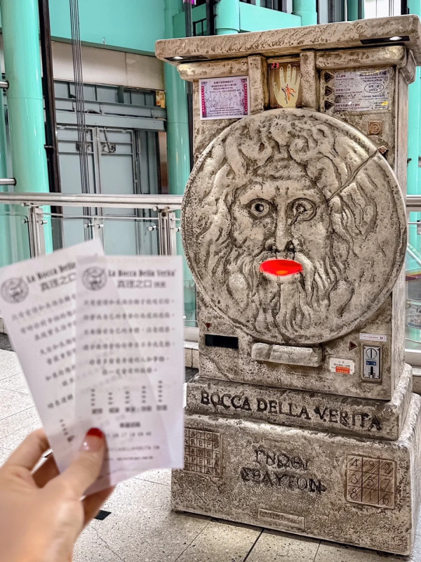 深水埗$8隱藏算命師！網民挑戰童年陰影：驚被咬斷手 揭經典「睇掌機」地點