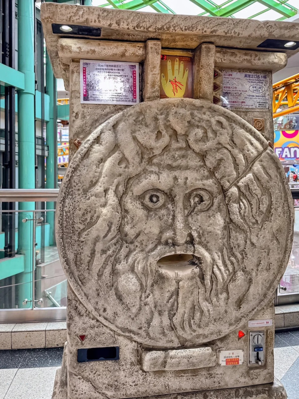 深水埗$8隱藏算命師！網民挑戰童年陰影：驚被咬斷手 揭經典「睇掌機」地點