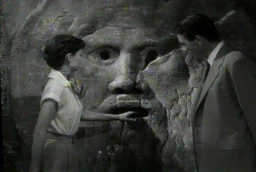 深水埗$8隱藏算命師！網民挑戰童年陰影：驚被咬斷手 揭經典「睇掌機」地點