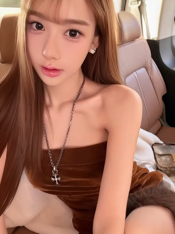 陳冠希舊愛Cammi中門大開晒全身LV！惹火真空春光乍洩拋窒網民︰犯晒規