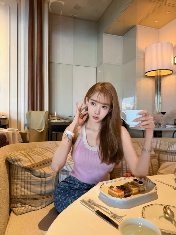 陳冠希舊愛Cammi中門大開晒全身LV！惹火真空春光乍洩拋窒網民︰犯晒規