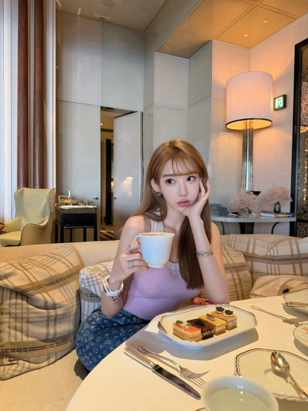 陳冠希舊愛Cammi中門大開晒全身LV！惹火真空春光乍洩拋窒網民︰犯晒規