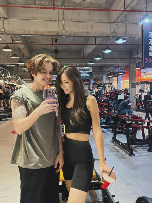 《中年好聲音4》驚爆閃婚喜訊！陶枳樽閃嫁黃藝輝甜曬鑽戒紅玫瑰