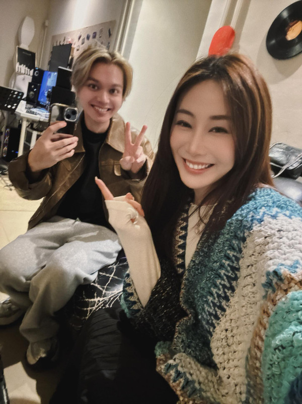 《中年好聲音4》驚爆閃婚喜訊！陶枳樽閃嫁黃藝輝甜曬鑽戒紅玫瑰