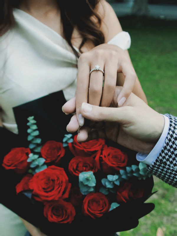 《中年好聲音4》驚爆閃婚喜訊！陶枳樽閃嫁黃藝輝甜曬鑽戒紅玫瑰