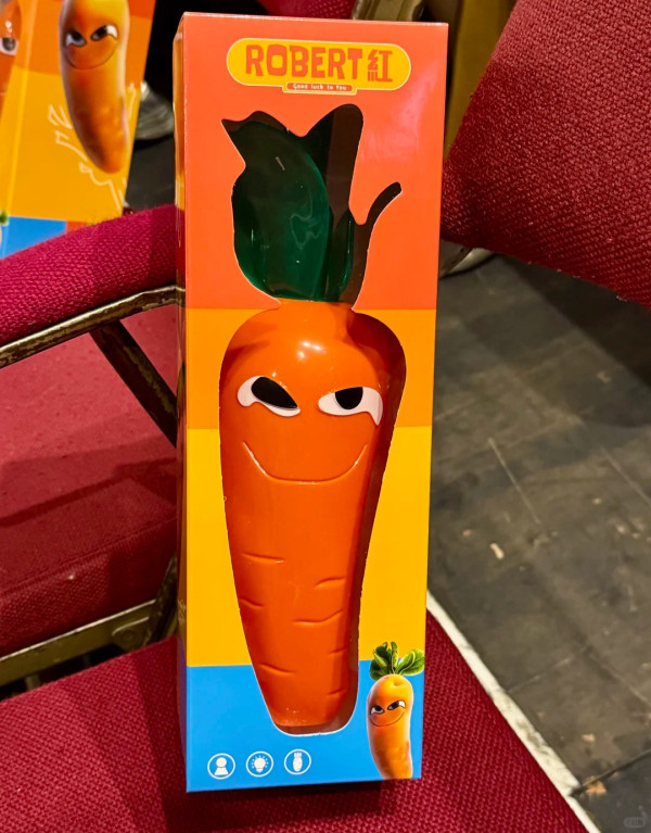 黎明演唱會2026｜黎明送粉絲紅蘿蔔手燈網民Like爆！天王哲學再現：冇得唔要