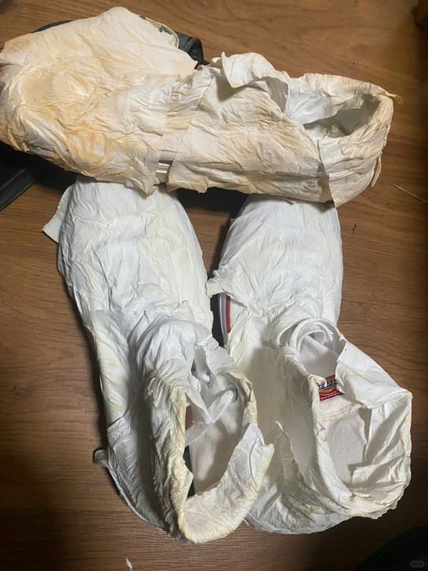 白鞋洗完「曝曬翻車」秒變黃！網民實測1招「神級急救法」零成本還原亮白！