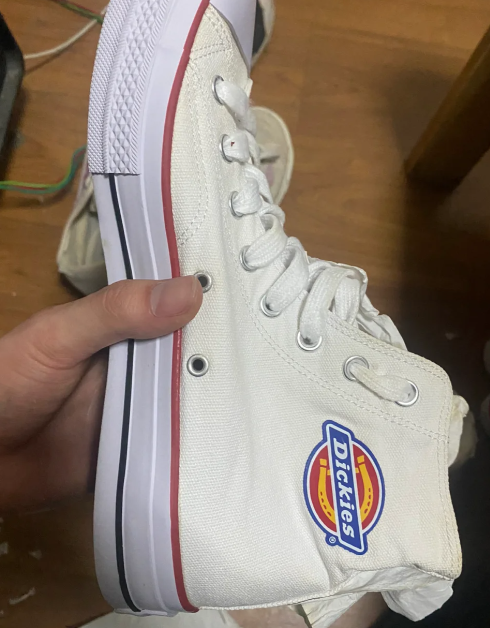 白鞋洗完「曝曬翻車」秒變黃！網民實測1招「神級急救法」零成本還原亮白！