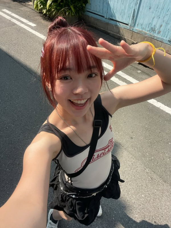 唱錢｜女主持Desta李茵彤26歲背景起底！出身《聲夢2》自組Plan V點擊破百萬