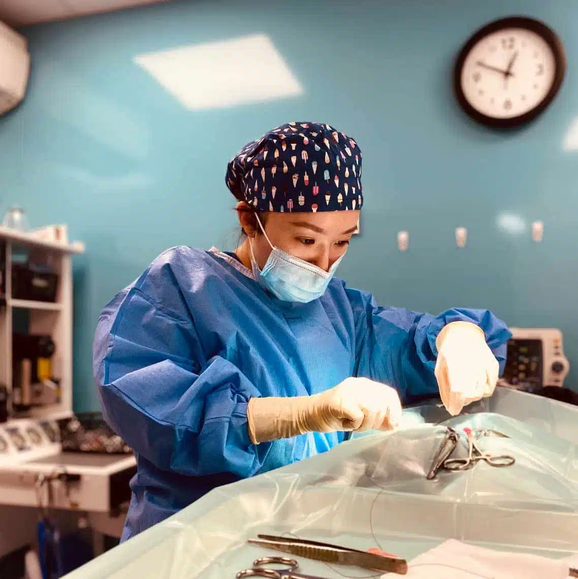 國際學校學費2026︱全港30+國際學校學費排名 5間平民國際學校最平學費10萬有找！債券/IB狀元分佈一覽