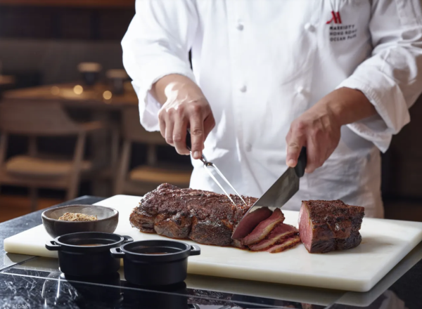 海洋公園萬豪酒店自助餐買1送1！3.5小時任食龍蝦/避風塘炒蟹/鹹蛋黃炒蝦！免費參加燙布鎖匙扣工作坊