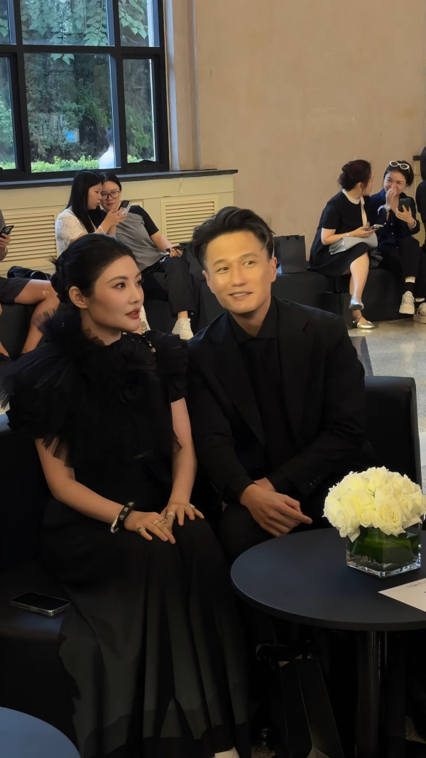 「最型星二代」低調完婚曬婚照報喜！8年情修成正果終於結婚：我們很感恩