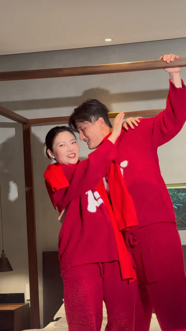 「最型星二代」低調完婚曬婚照報喜！8年情修成正果終於結婚：我們很感恩