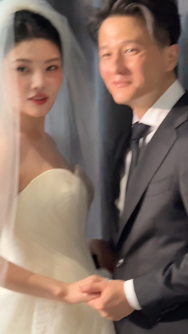 「最型星二代」低調完婚曬婚照報喜！8年情修成正果終於結婚：我們很感恩