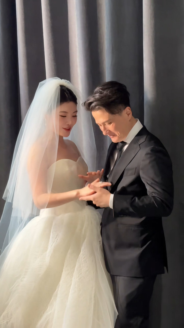 「最型星二代」低調完婚曬婚照報喜！8年情修成正果終於結婚：我們很感恩