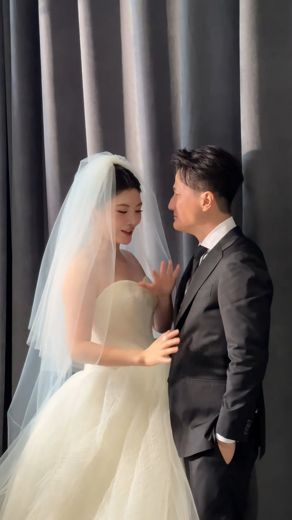 「最型星二代」低調完婚曬婚照報喜！8年情修成正果終於結婚：我們很感恩