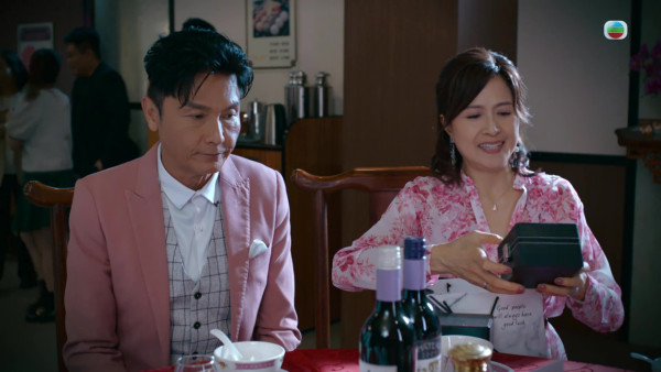 臥底嬌娃結局｜邵美琪公主裝逆齡20年！一秒變面晒神級演技 網民封港版狄美摩亞