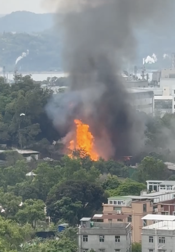 大埔回收場突發大火!連環爆炸黑煙蔽天 街坊直擊駭人火海:爆左好多聲