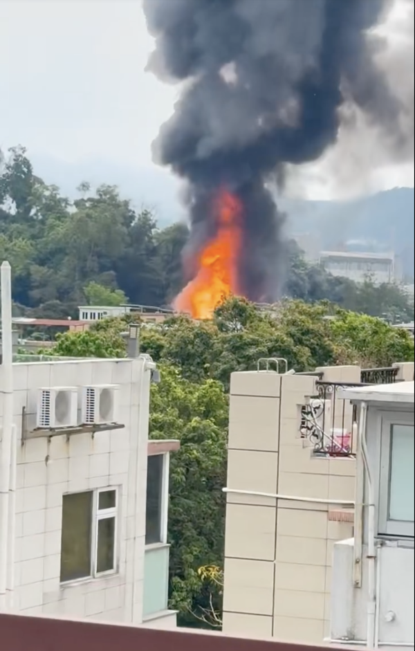 大埔回收場突發大火！連環爆炸黑煙蔽天 街坊直擊駭人火海：爆左好多聲