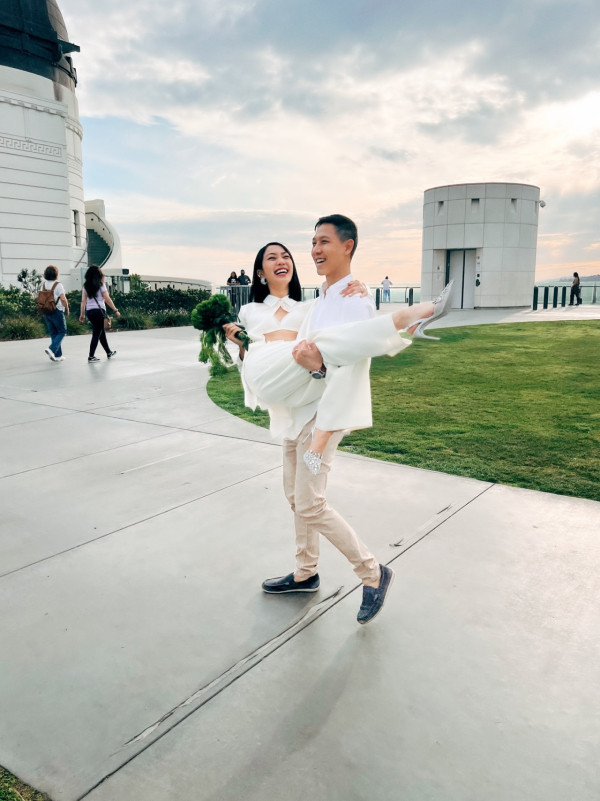 人妻星二代拍拖9周年紀念罕有瘋狂放閃 晒圈外老公合照揭婚姻保鮮秘訣