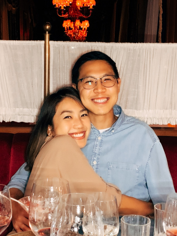 人妻星二代拍拖9周年紀念罕有瘋狂放閃 晒圈外老公合照揭婚姻保鮮秘訣