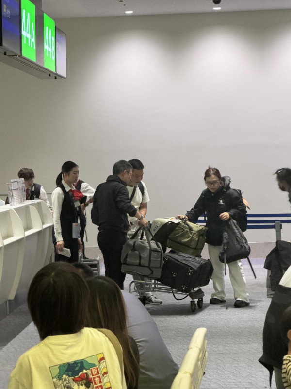 網傳香港旅客沖繩返港疑走私數十條香煙 網民睇法兩極：帶出境都唔得？ 