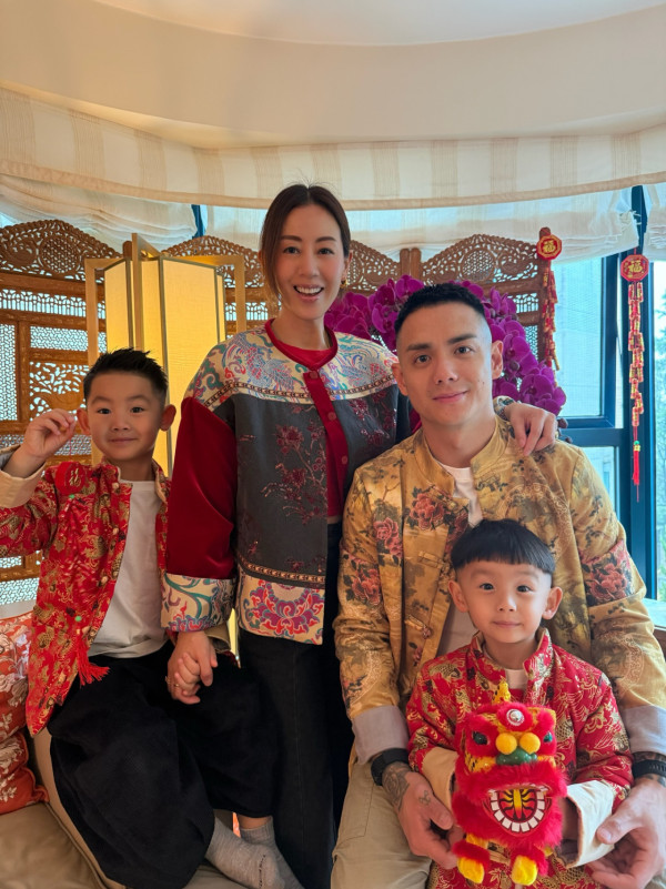 佘詩曼閨蜜脫剩內衣雪地大解放！黑Bra夾深溝胸形畢露挑戰人妻極限