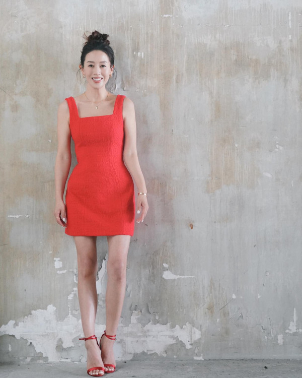 佘詩曼閨蜜脫剩內衣雪地大解放！黑Bra夾深溝胸形畢露挑戰人妻極限