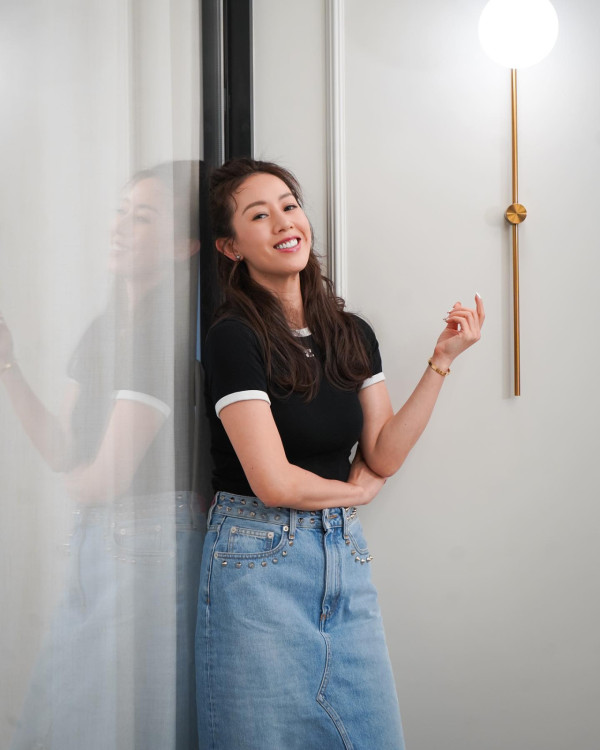 佘詩曼閨蜜脫剩內衣雪地大解放！黑Bra夾深溝胸形畢露挑戰人妻極限