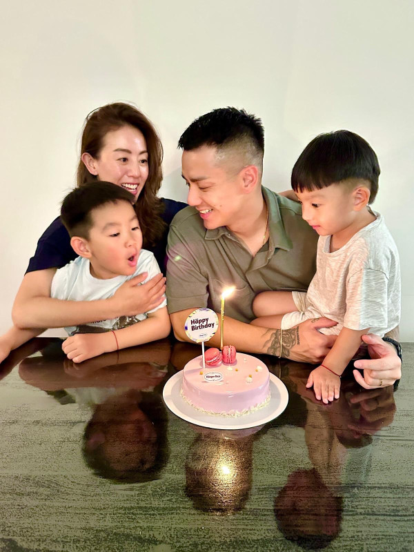 佘詩曼閨蜜脫剩內衣雪地大解放！黑Bra夾深溝胸形畢露挑戰人妻極限