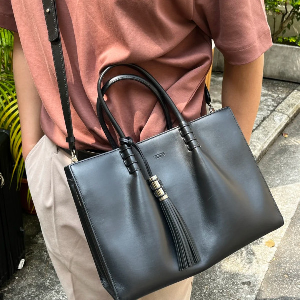 中環古蹟藏隱世「名牌二手店」！網民$500執走逾1萬蚊手袋：教堂竟有平貨執