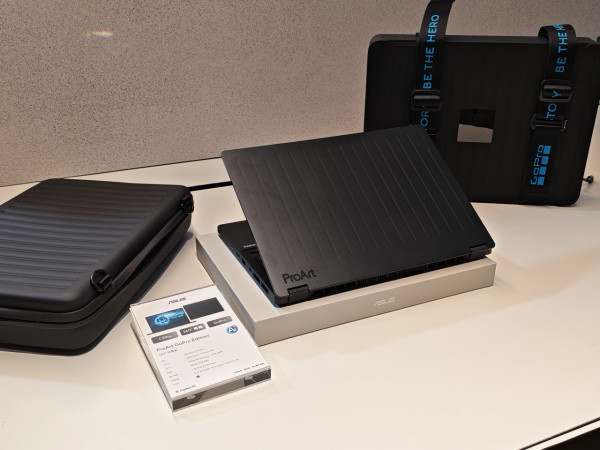 續航力力壓對手！ASUS Zenbook A14 登場 990g 羽量級充一次電用 33 小時【同場加映Zenbook DUO升級版】